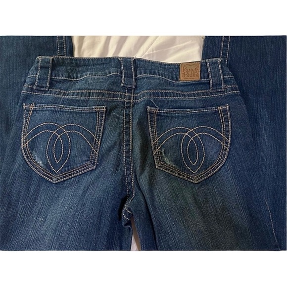 Distressed Paris Blues Stretch Low Rise Blue Jeans Slight Bootcut Sz 11 - Picture 3 of 6
